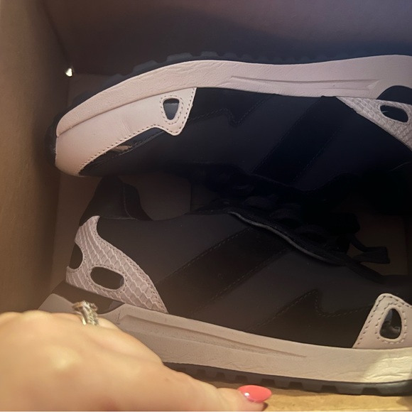 MichAel Kors Running Shoes - Picture 2 of 8